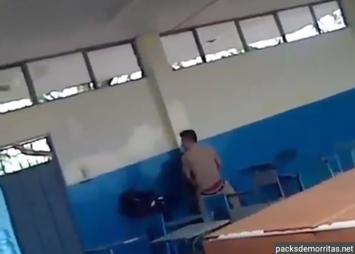 Pillados cogiendo en la escuela 10