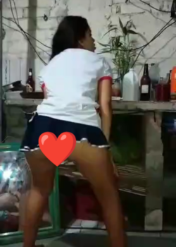 Chibola peruana bailando sexy y desnudita 18