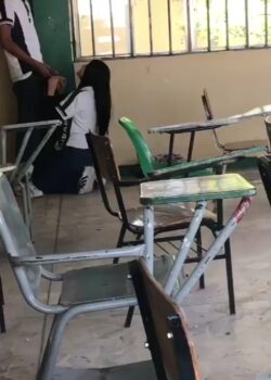 Rica colegiala pillada en el colegio - tremenda funada 19