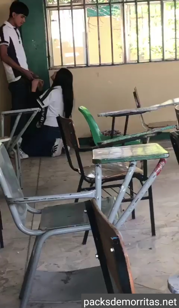 Rica colegiala pillada en el colegio - tremenda funada 10