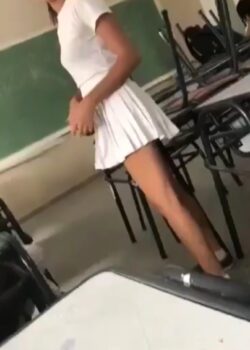 Colegiala Delgadita Que Gime Muy Rico 1