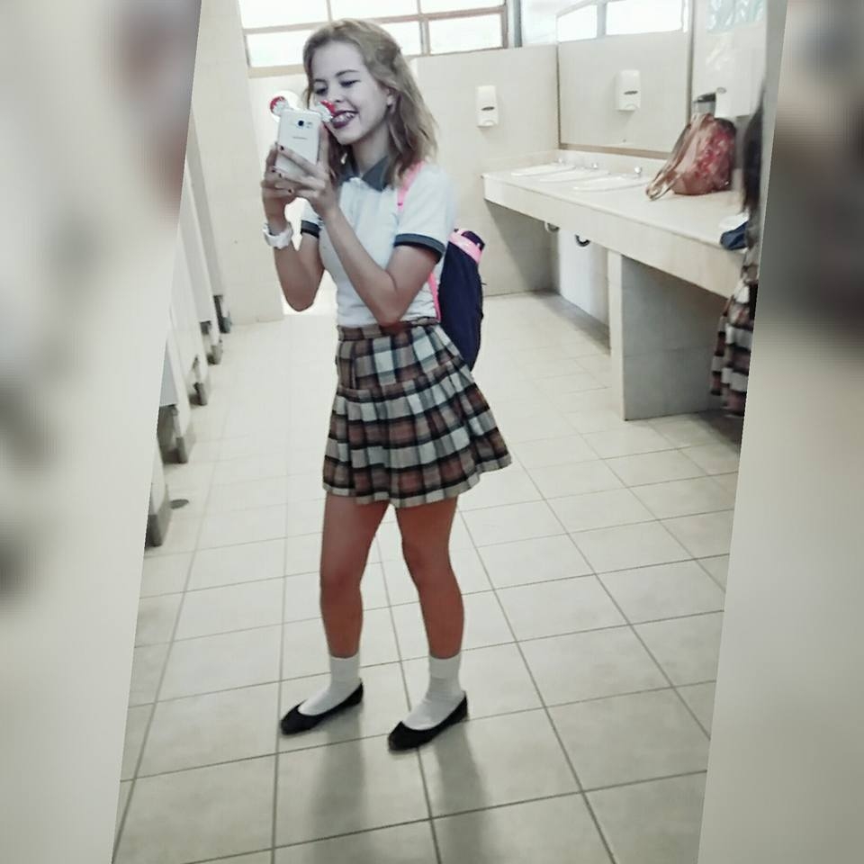 Pack De Colegiala Rubia + 128 Fotos & 2 Videos 10