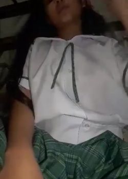 Colegiala se saca el uniforme y se masturba+ VIDEO 7