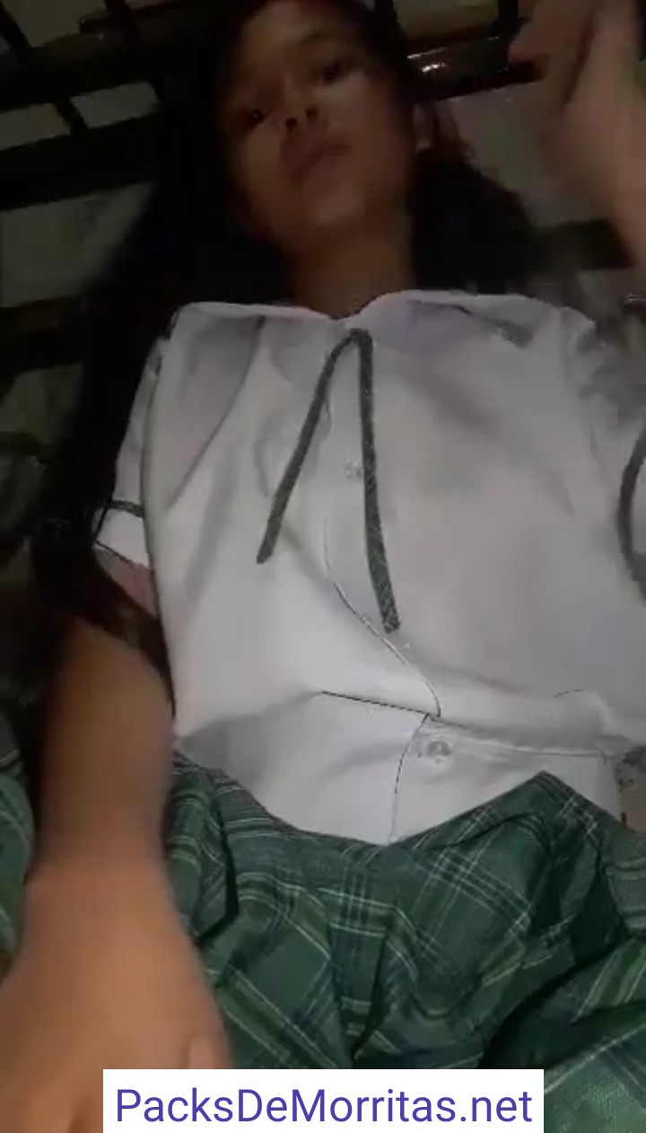 Colegiala se saca el uniforme y se masturba+ VIDEO 10