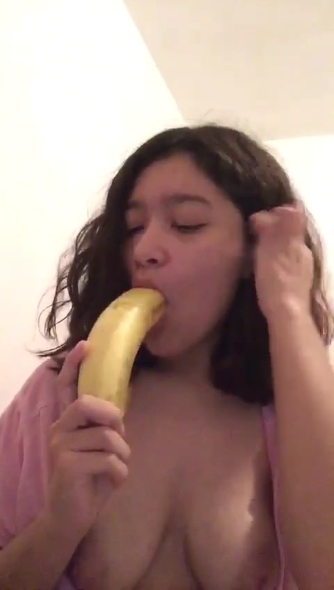 Se pone muy traviesa con la banana + 3 Videos 10