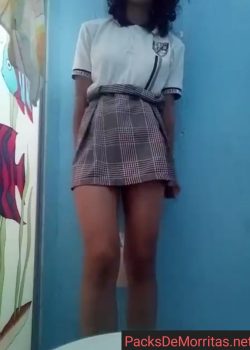 Colegiala Morochita Tímida + Vídeo 6