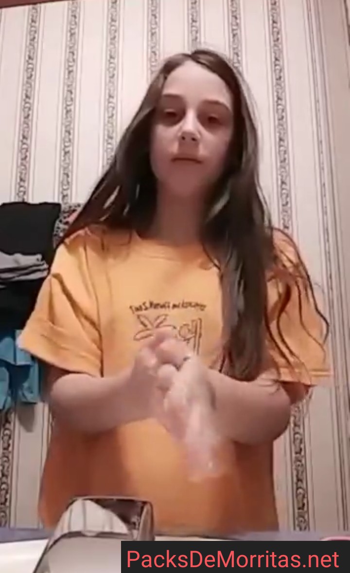 Linda Blanquita Se Lava Las Manos Para Darse Placer :D 10