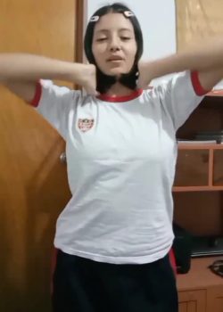 Bella colegiala blanquita lo muestra todo 14