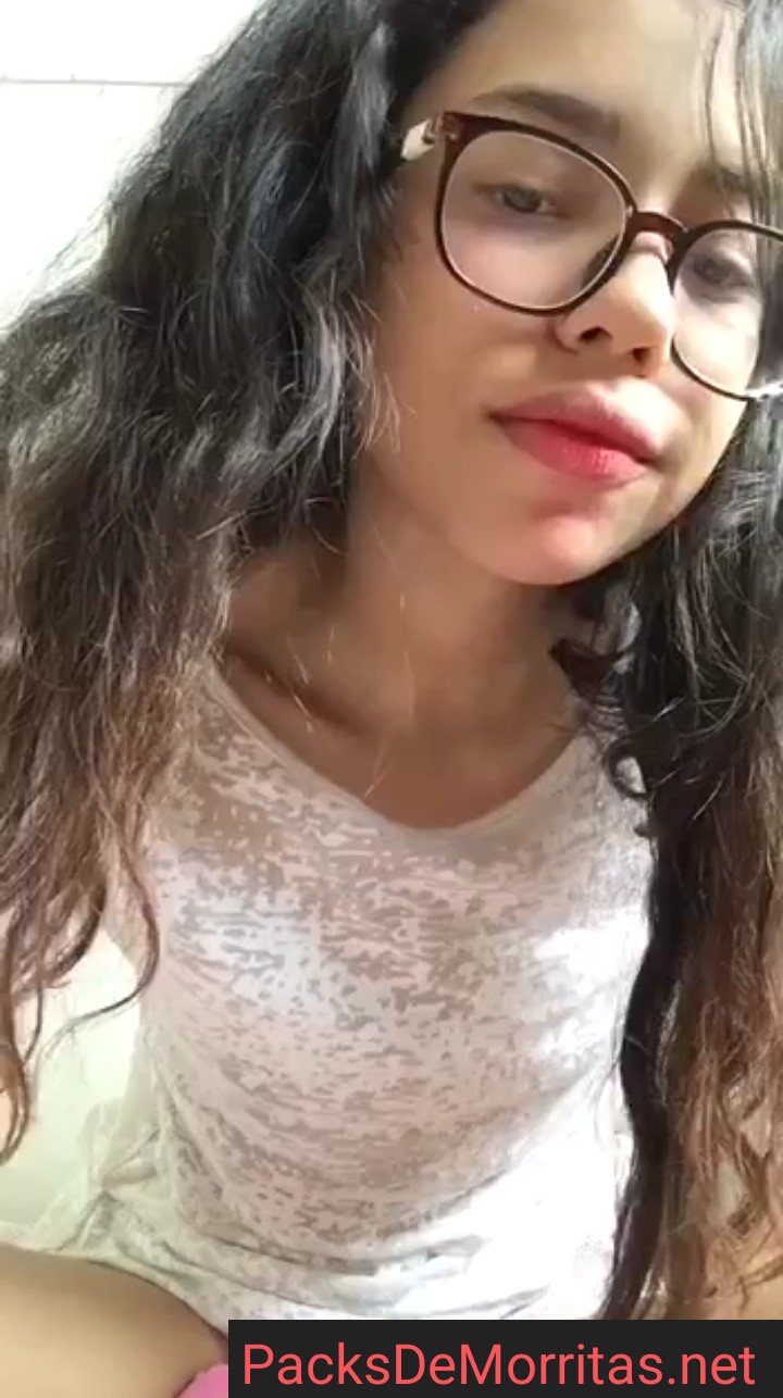 Morra Blanquita De Lentes + Vídeo Full Desnudandose 10