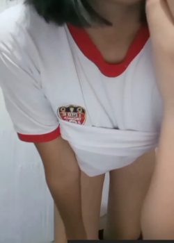 Colegiala Nalgona Se Masturba Con Cosas Escolares 15