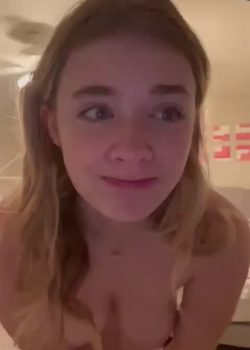 Preciosa Mina Rubia De Tetas Pequeñas+ Vídeo 2