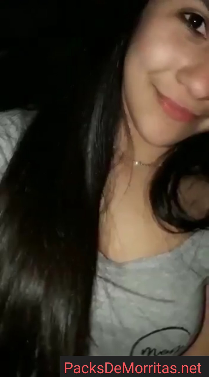 Morrita Exquisita Se Masturba Con Su Peine Más Grande 10