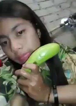 Aburrida En Casa Se Masturba Con La Banana 11