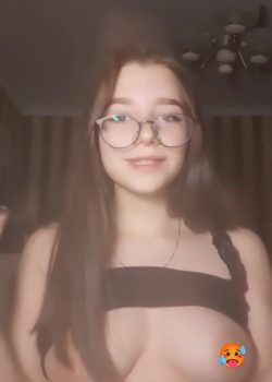 Preciosa Pendejita De Tierna Conchita Rosada + Full Vídeo Masturbándose 15
