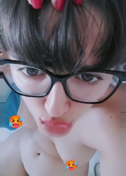 Minita Chichona Muy Juguetona Y Pervertida + 15 Minutos 1