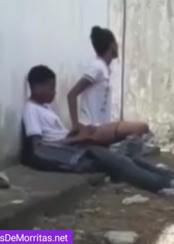 Pendejita se la cogen por detrás del colegio + Vídeo Filtrado 11