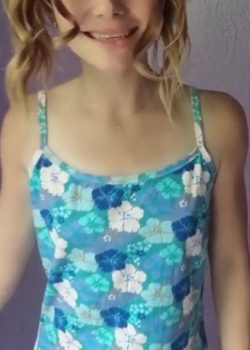 Buen pack De flaquita rubia juguetona 8