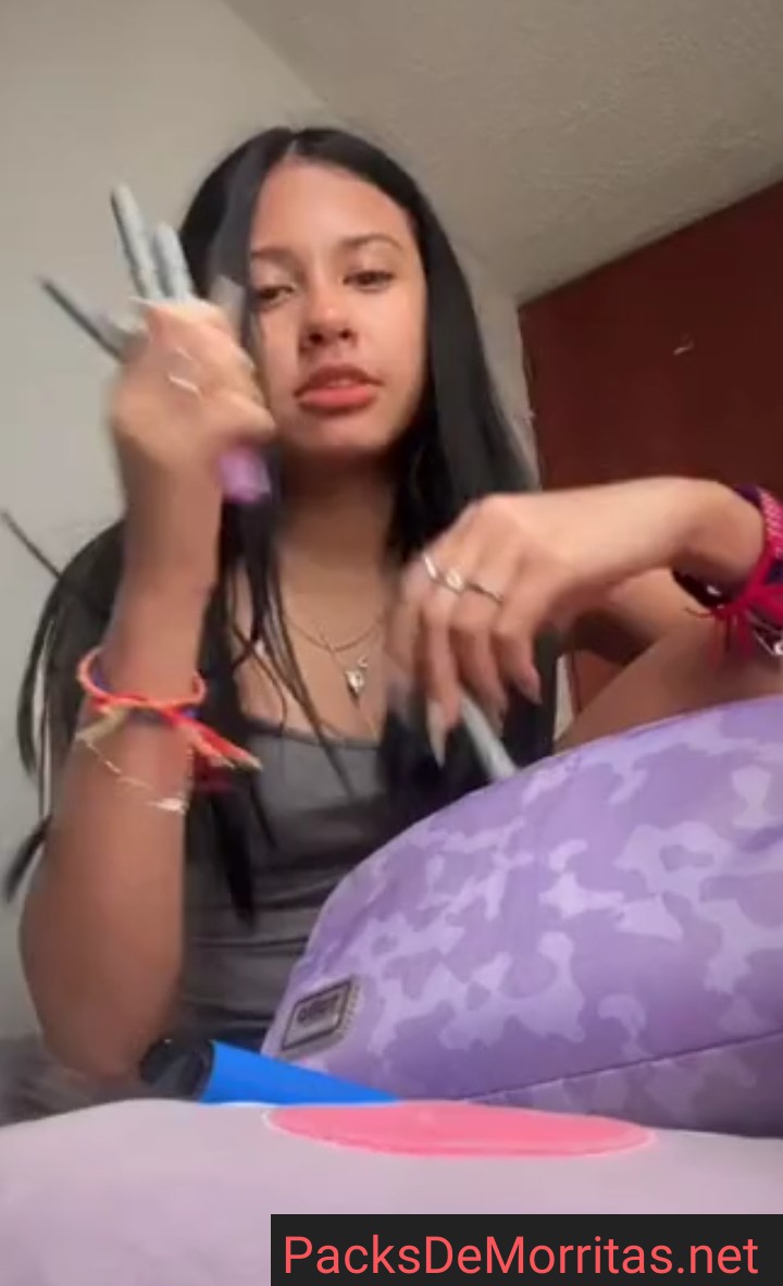 Morra Legendaria Se Masturba Con Sus Cosas Escolares 10