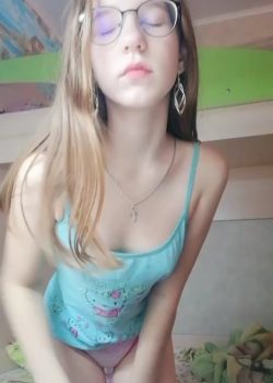 Nena Blanquita Angélical Se Masturba Antes De Dormir 3