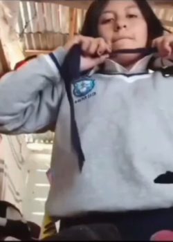 Colegiala llega con ganas de hacer cositas ricas 1