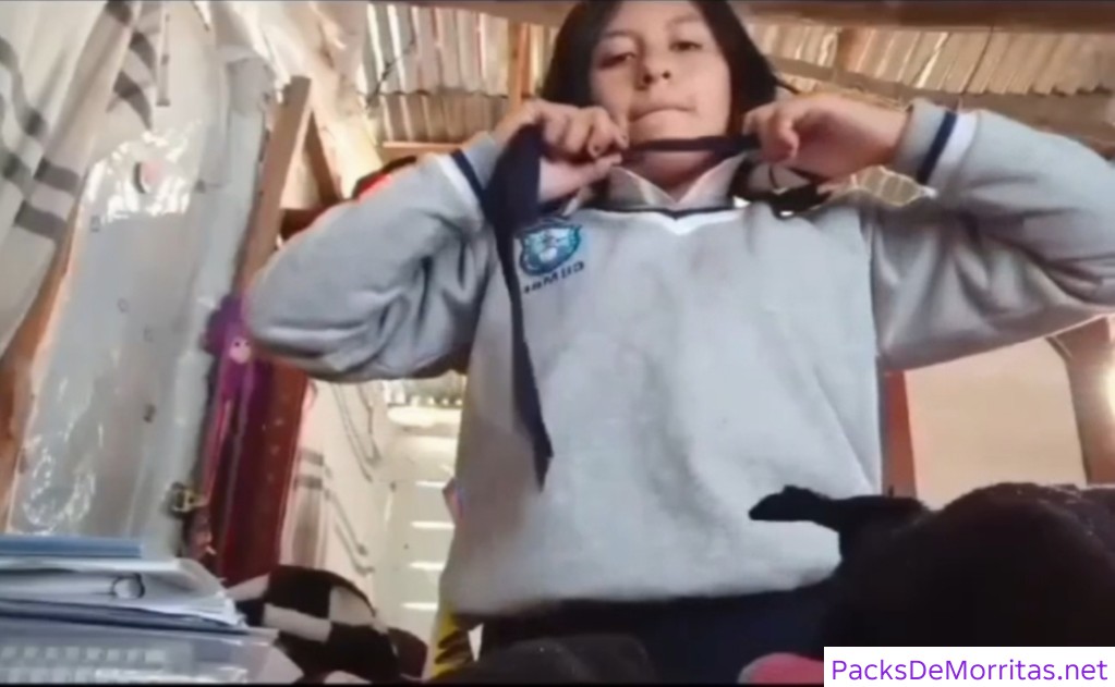 Colegiala llega con ganas de hacer cositas ricas 10