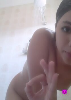 Morra Tetona Se Graba Y Toca En La Ducha + 13 Minutos 1