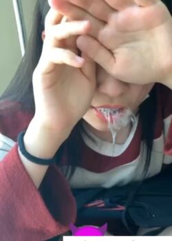 Deliciosa Jovencita Le Encanta La Leche Caliente 3