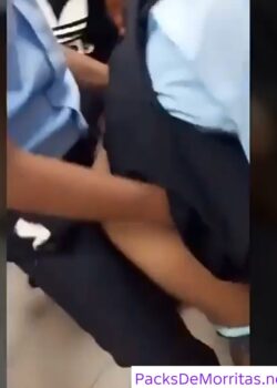 Carpeta con colegialas follando+ Vídeos 4