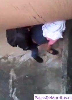 Pillados culeando en el cole 1