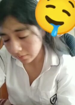 Ricura de colegiala gritona 11